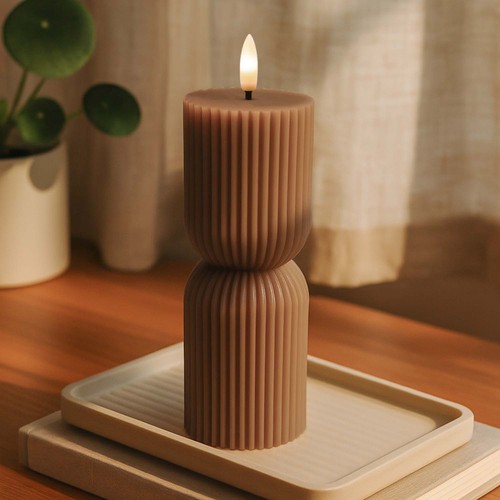 LED timeglasslys 23cm, flammeeffekt, brun - Ø7,5cm, timer