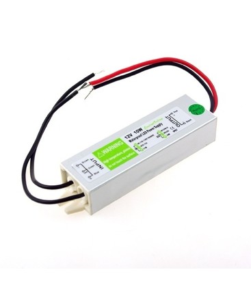 En kompakt 12V DC strømforsyning som kan brukes når man må omgå gammel ballast for LED-drift.