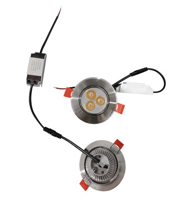 Sett med downlight og driver som viser komponentene i en komplett armatur.