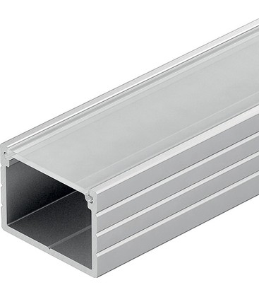Bred eloksert aluminiumsprofil med matt deksel som sprer lyset jevnt.