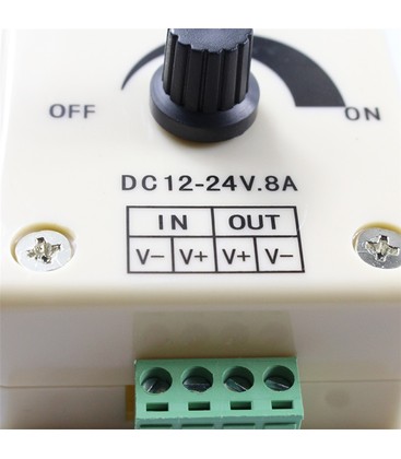 Nærbilde av en PWM-dimmer for kontroll på lavvoltssiden (12V/24V).
